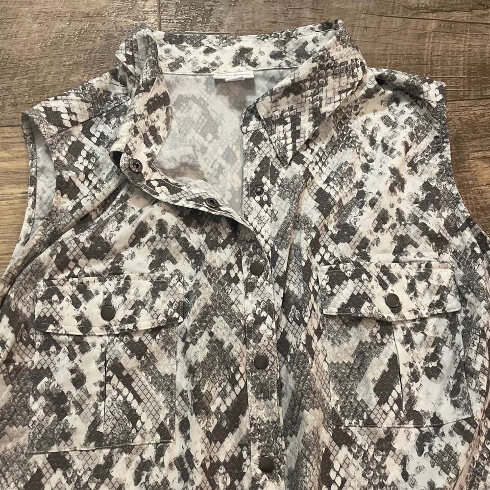 LuLaRoe 2XL Sleeveless‎ Button Up Shirt Snake Print